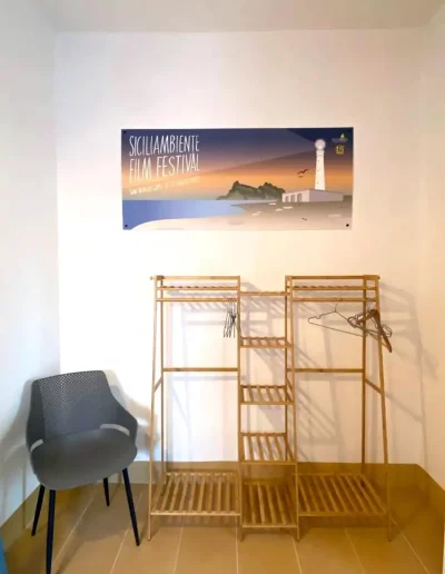 camera letto seconda poltrona fiore di zagara casa limone